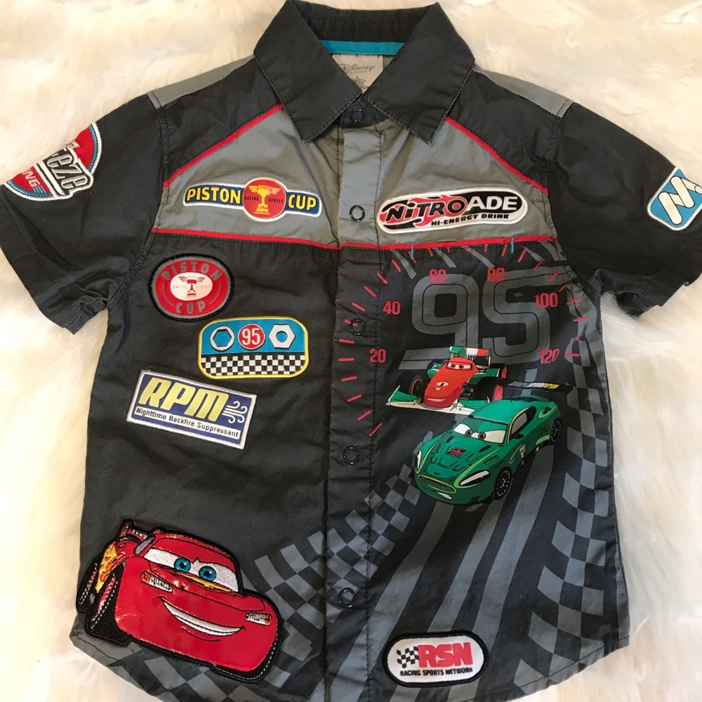 ✨Disney Store✨Lighting McQueen boys shirt👦🏻